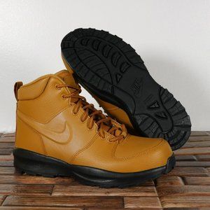 Nike Manoa LTR (GS). Brand New. Big Kids Size: 5.5y - 7y.